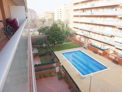 Encantador piso en Reus con piscina y zona comunitaria
