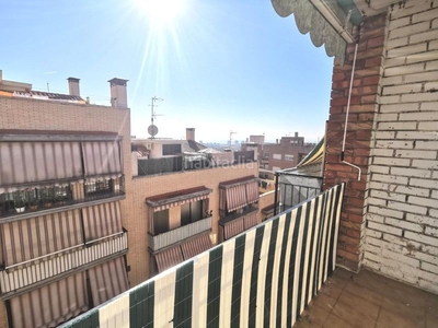 Piso a actualizar con balcon a la calle en mataro en Mataró