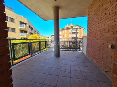 Piso ampli pis de 4 habitacions, amb ascensor!! en Castellar del Vallès