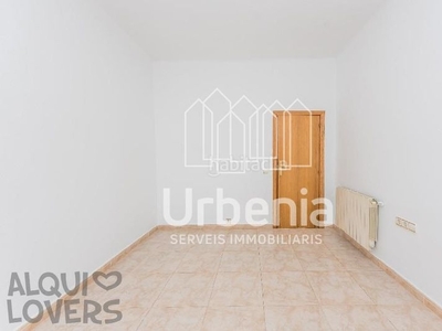 Piso en alquiler , con 69 m2, 3 habitaciones y 1 baños y calefacción gas ciudad. en Mataró