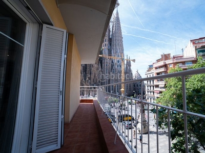 Piso en avinguda gaudi piso con las mejores vistas a la sagrada familia en Barcelona