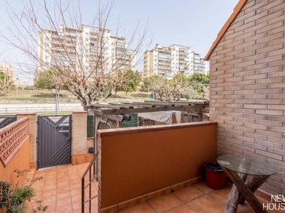Venta Casa adosada en Avenida Goleta Alicante - Alacant. Buen estado plaza de aparcamiento con balcón calefacción individual 343 m²