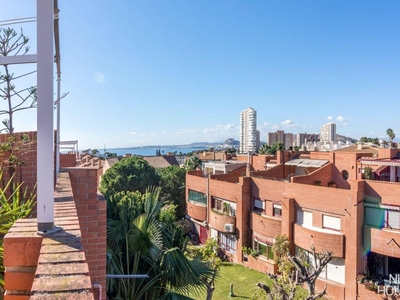 Venta Casa adosada en Boga 17 Alicante - Alacant. Buen estado plaza de aparcamiento calefacción individual 349 m²