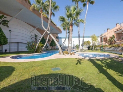 Venta Casa adosada en Oceano 30 Alicante - Alacant. Buen estado plaza de aparcamiento con balcón calefacción individual 600 m²