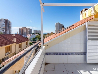 Venta Casa adosada en Tridente 8 Alicante - Alacant. Buen estado plaza de aparcamiento con balcón 180 m²