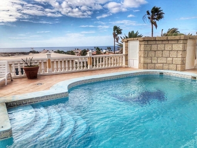 Venta de casa con piscina en Los Abrigos-La Tejita (Granadilla de Abona)