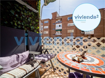Venta de piso con terraza en San Pascual (Madrid)