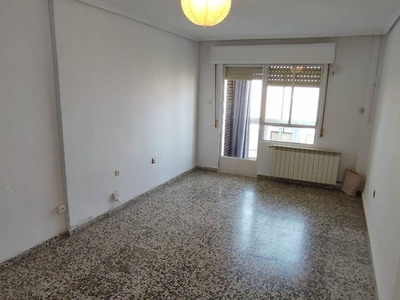 Venta Piso Albacete. Séptima planta con balcón calefacción central