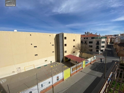 Venta Piso Albacete. Piso de tres habitaciones en de la Puerta de Murcia. Tercera planta con balcón