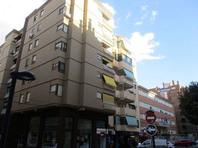 Venta Piso Almansa. Piso de cuatro habitaciones Tercera planta con balcón