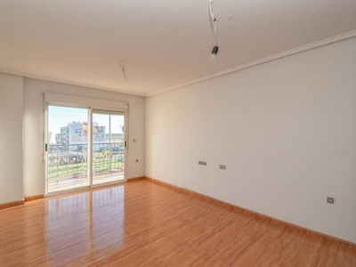 Venta Piso Almoradí. Piso de tres habitaciones en Calle San José. Buen estado segunda planta con balcón