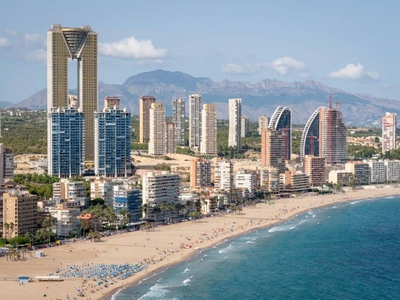 Venta Piso Benidorm. Piso de tres habitaciones 38 con terraza