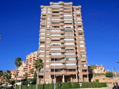 Venta Piso Benidorm. Piso de tres habitaciones en Uruguay. Primera planta con terraza