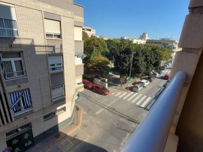 Venta Piso en Calle Zoa 53. Torrevieja. Buen estado tercera planta con balcón