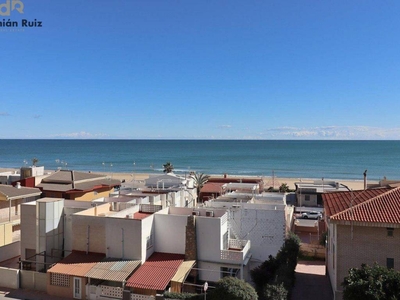 Venta Piso Guardamar del Segura. Piso de tres habitaciones en Argentina. Cuarta planta con terraza