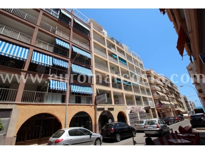 Venta Piso Guardamar del Segura. Piso de tres habitaciones en Calle Blasco Ibañez. Buen estado tercera planta con terraza