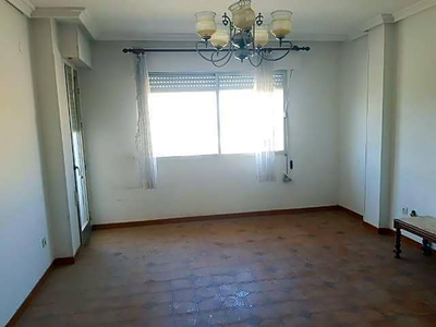 Venta Piso Jacarilla. Piso de tres habitaciones en Avenida de la Paz. Con terraza