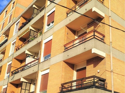 Venta Piso Llodio - Laudio. Piso de tres habitaciones en Calle Calle Zumalakarregi. Buen estado primera planta con balcón