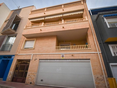 Venta Piso Santa Pola. Piso de cuatro habitaciones en Calle San Pedro. Buen estado con terraza