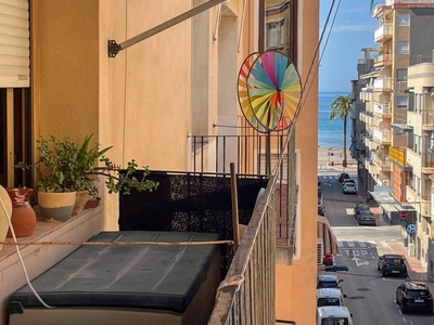 Venta Piso Santa Pola. Piso de tres habitaciones en Calle Francisco Martínez. Tercera planta con terraza