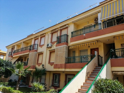 Venta Piso Torrevieja. Piso de dos habitaciones en Residencial Chimos Playa. Segunda planta plaza de aparcamiento con terraza calefacción individual
