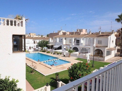 Venta Piso Torrevieja. Piso de tres habitaciones Con terraza