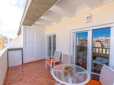 Venta Piso Torrevieja. Piso de tres habitaciones en de la Estación 14. Quinta planta con terraza