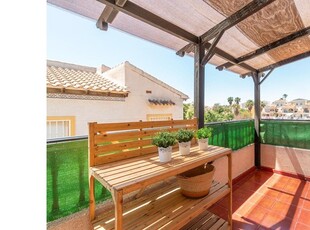 Bungalow de 2 dormitorios en planta alta con jardín en Orihuela costa (Alicante)