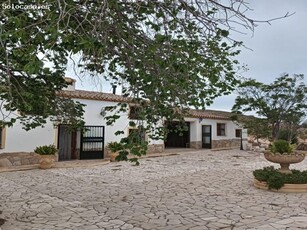 Casa de Campo con siete dormitorios y garaje en zona de La Parroquia