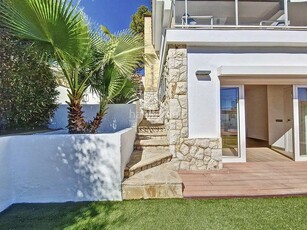 Chalet encantadora casa a 4 vientos recientemente reformada con jardín, piscina y panorámicas vistas al mar en venta . en Segur de Calafell