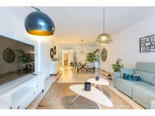 Exclusivo Apartamento de Lujo en Sotogrande: Modernidad y Confort a Estrenar