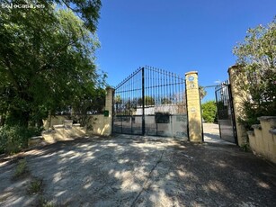 Magnífica Casa de Campo con Piscina y Amplios Jardines en La Carlota, Córdoba