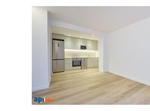 Piso exterior recién reformado en venta en Sarrià