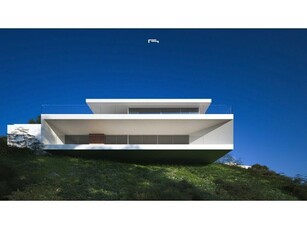 VILLA DE LUJO DE OBRA NUEVA CON VISTAS AL MAR EN MORAIRA