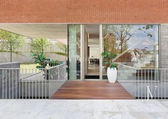 Chalet con 5 habitaciones amueblado con parking, piscina, calefacción y aire acondicionado en Madrid