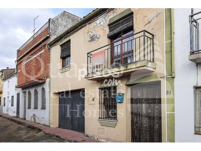 Casa adosada en venta en Madroñera
