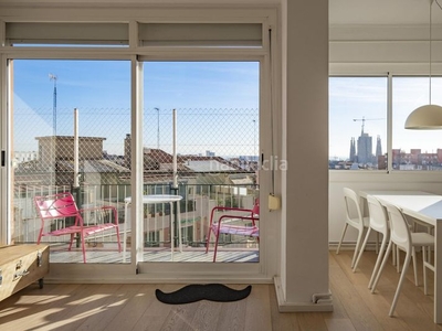 Alquiler ático con 2 habitaciones amueblado con ascensor, calefacción y aire acondicionado en Barcelona