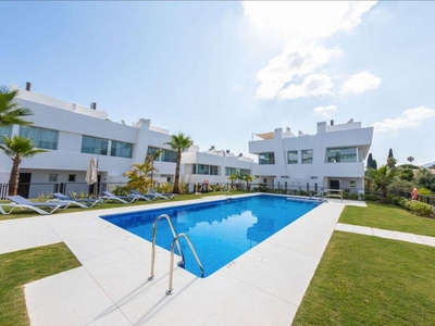 Alquiler Casa adosada en Lomas del pozuelo Marbella. Buen estado plaza de aparcamiento 250 m²