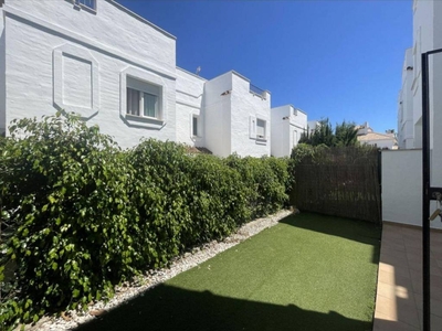 Alquiler Casa adosada en Manzana-4 Marbella. Buen estado 120 m²