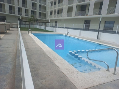 Alquiler de ático en parque Central de 2 habitaciones con terraza y piscina