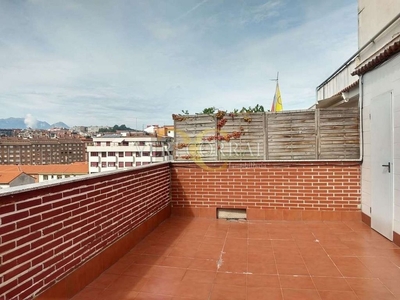 Alquiler de ático en Tenderina Alta - Fozaneldi de 2 habitaciones con terraza y muebles