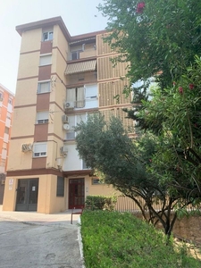 Alquiler de piso en Alcantarilla - La Glorieta de 3 habitaciones con muebles y balcón