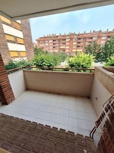 Alquiler de piso en calle Los Olivos de 4 habitaciones con terraza y muebles