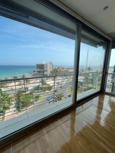 Alquiler de piso en Centro - Alicante de 4 habitaciones con terraza y aire acondicionado