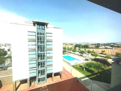 Alquiler de piso en Hermanos Falcó - Sepulcro Bolera de 3 habitaciones con terraza y piscina
