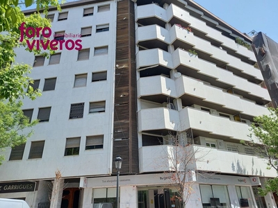 Alquiler de piso en Mestalla de 3 habitaciones con terraza y garaje