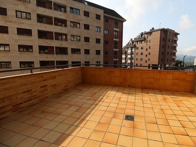 Alquiler de piso en Montecerrao de 3 habitaciones con terraza y garaje