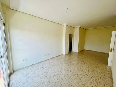 Alquiler de piso en Nervión de 3 habitaciones con terraza y garaje