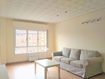 Alquiler de piso en Tenderina Alta - Fozaneldi de 4 habitaciones con garaje y muebles