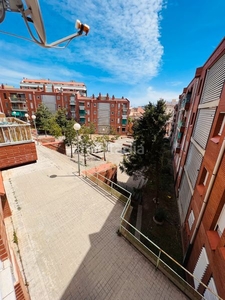 Alquiler piso 4 habitaciones con parquing en Morera Badalona